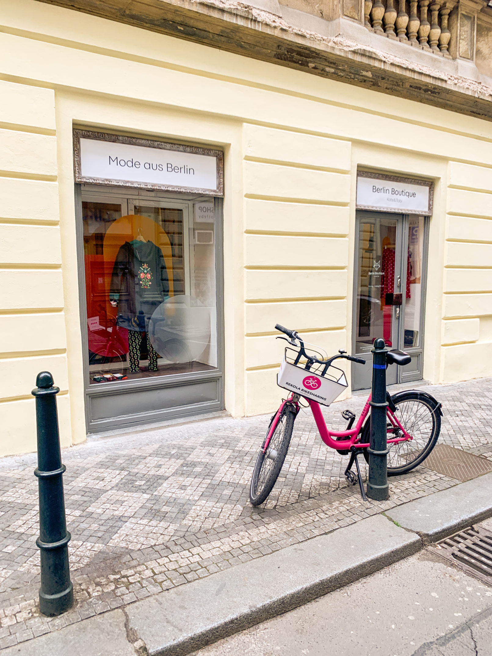 Fashion store v centru Prahy s dámskou německou mohou