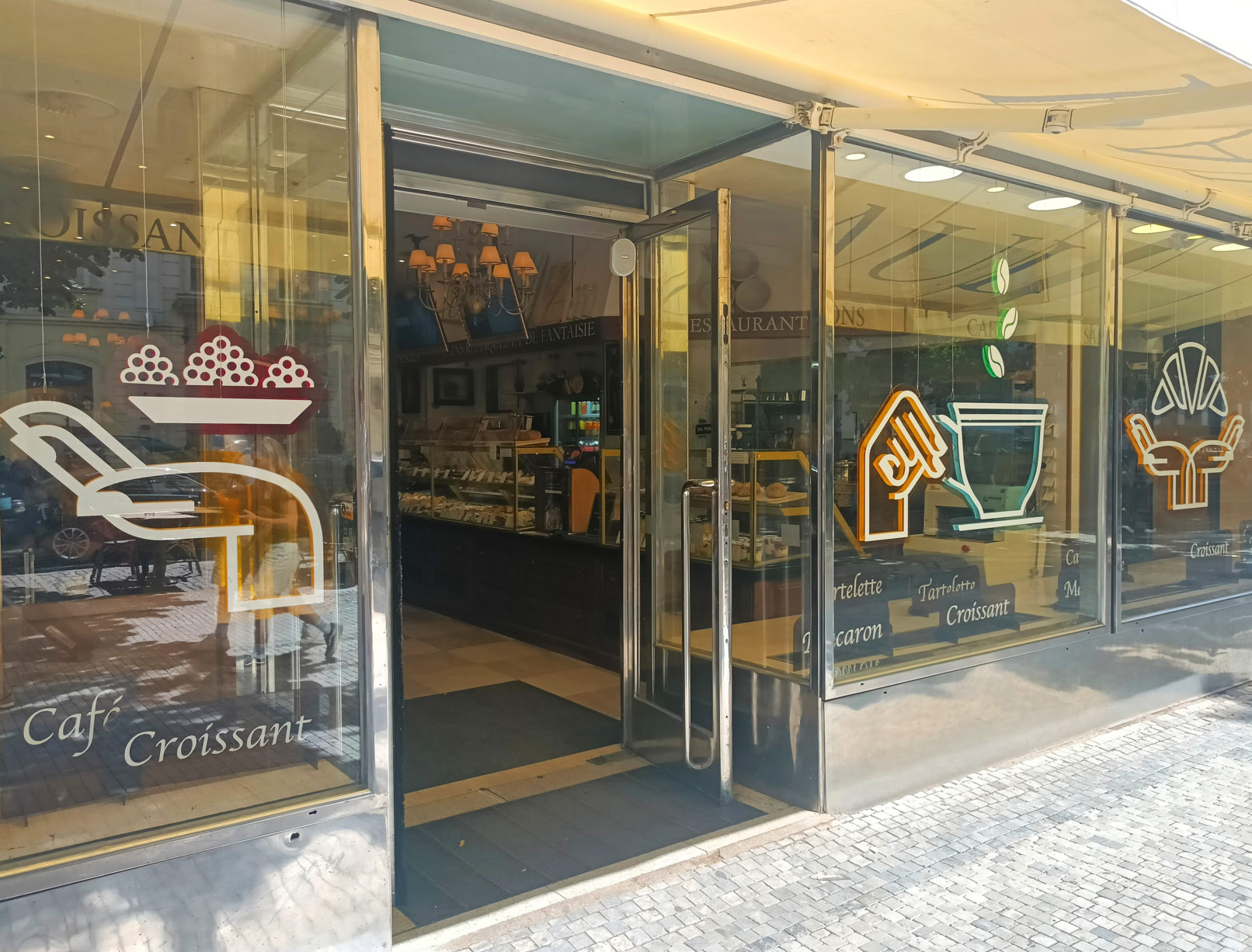 výlohy pro kavárnu Paul v praze